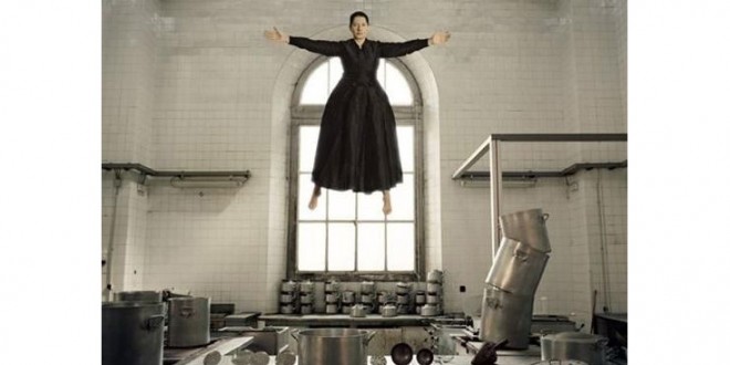 'La Cocina', performance da artista sérvia Marina Abramovic em homenagem a Santa Teresa de Ávila e suas experiências de êxtase e levitação Crédito: TIC y Museos Performance Art