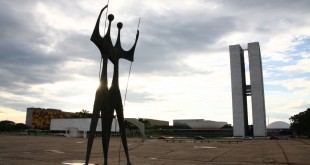 Brasília: olhos voltados para lá, sempre (Foto Adriano Rosa)