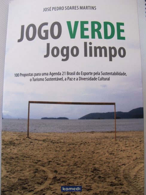 Capa do livro "Jogo Verde, Jogo Limpo", sobre esporte e sustentabilidade