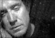 Na pele do poeta, Rhys Ifans dá um show de interpretação; poucos reconhecem o amigo amalucado de Hugh Grant no filme “Um Lugar Chamado Notting Hill”    Fotos: Divulgação