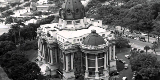 A demolição autoritária do Palácio Monroe, considerado um "trambolho", aconteceu na década de 1970, no governo Geisel