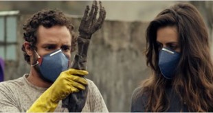 Em “A Ópera do Cemitério”, Juliana Rojas conta a história de um jovem ajudante de coveiro, sensível, que toca piano e tem dó dos mortos   Foto: Divulgação