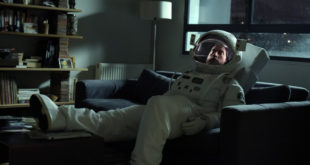 Um protagonista que vive "no mundo da lua"